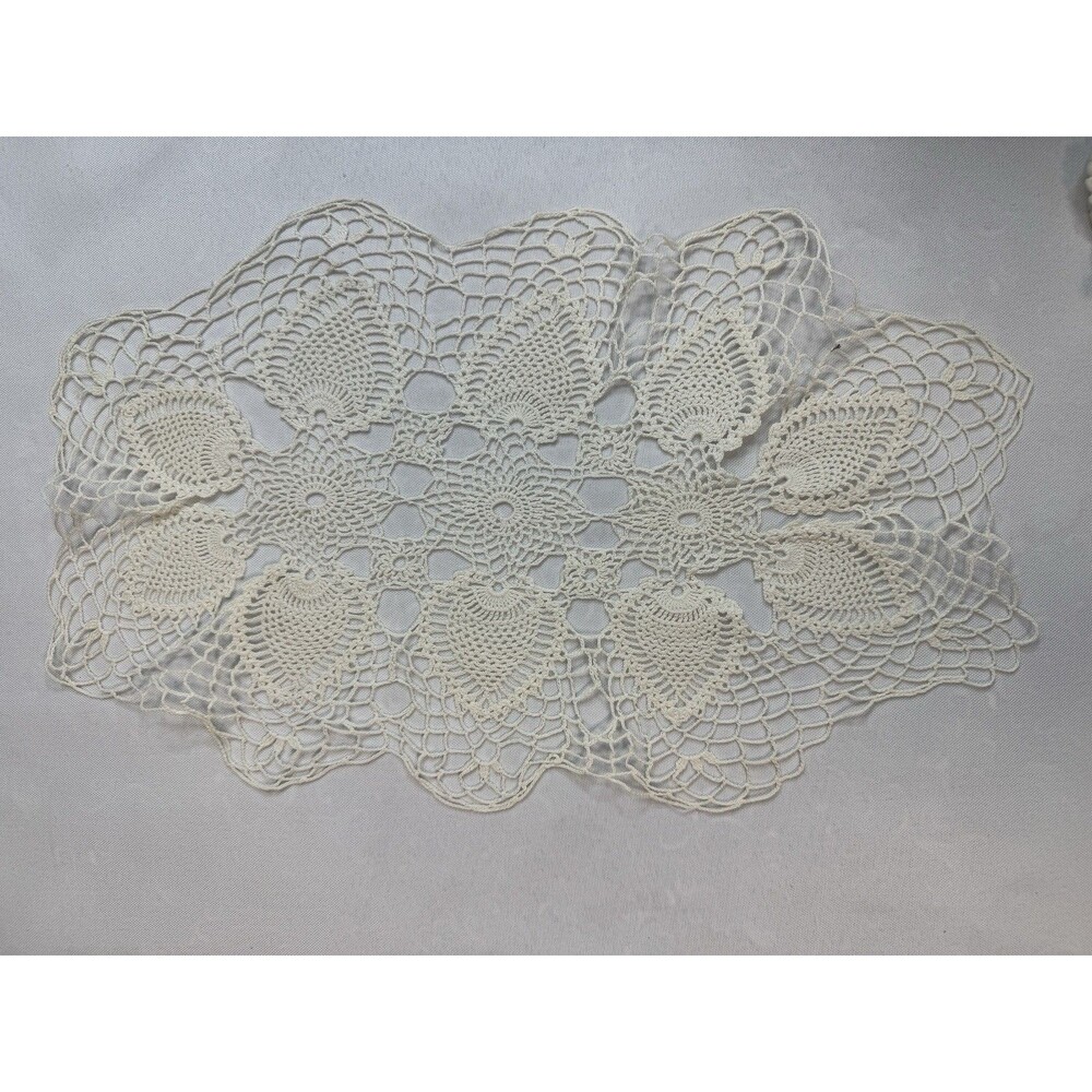 Vintage Handmade Off White Crocheted Oval Table Doily Pineapple Pattern 14.5"
